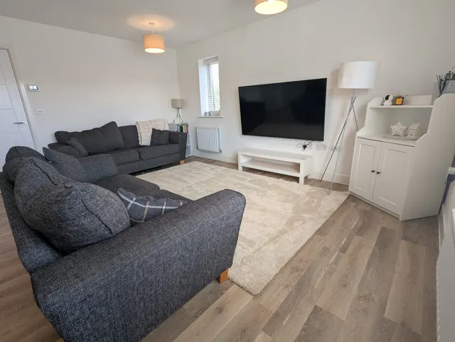 Reigate and Banstead, RH1, photo 2