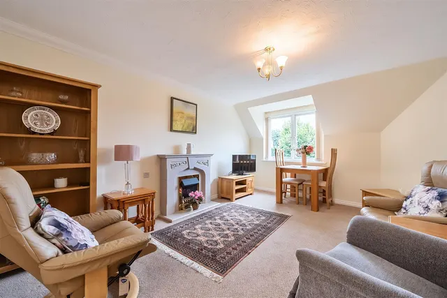 Warwick Road, Solihull, B92, photo 3