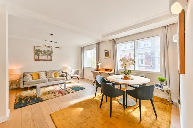 Photo 2 — Flat 7, 89 Piccadilly, London