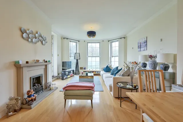 93 Chapman Square, London, photo 1