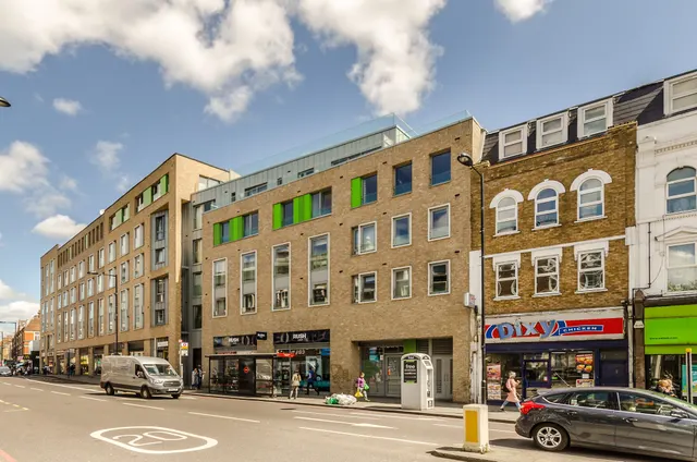 Flat 2, 10 Kingsland High Street, London, photo 1