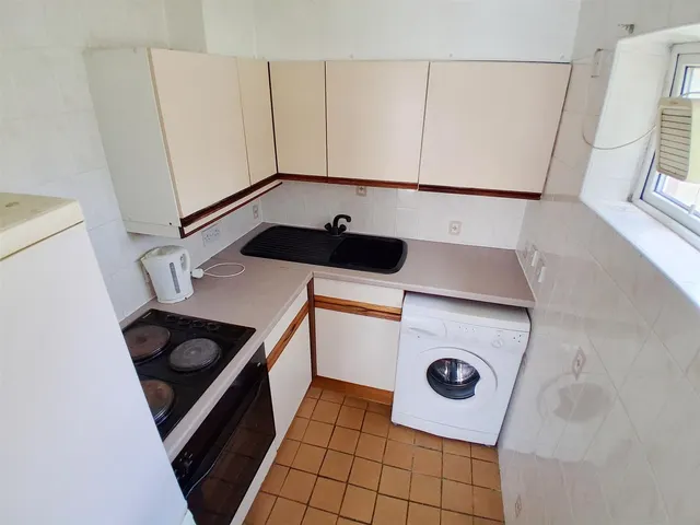 Heatherwood Drive, Hayes, photo 3