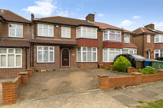 Peareswood Gardens, Stanmore, HA7, photo 1