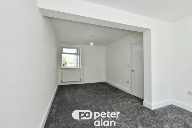 Tucker Street, Neath, SA11, photo 2