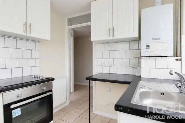 Fitzilian Avenue, Harold Wood, RM3, photo 2