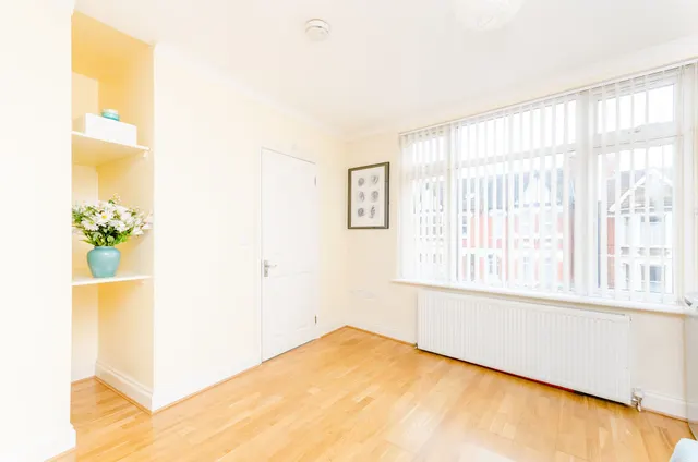 Photo 3 — Flat 2, 89 Welldon Crescent, Harrow