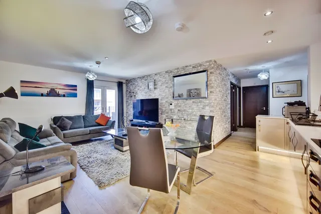 Photo 3 — Rosalind Drive, Maidstone, Kent, ME14