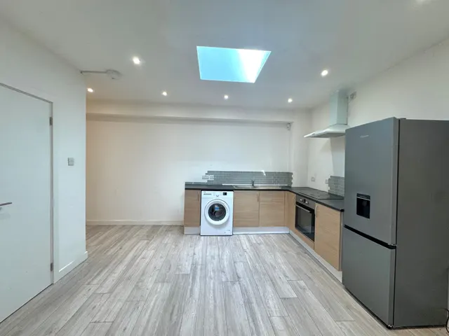 Bitterne Road, Southampton, SO18, photo 2