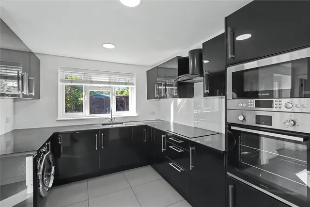 Sundridge Road, Woking, GU22, photo 3