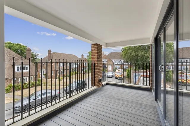 Photo 2 — Flat 4 The Catsey Catsey Lane, Bushey...