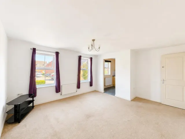Violet Close, Huntington, photo 3