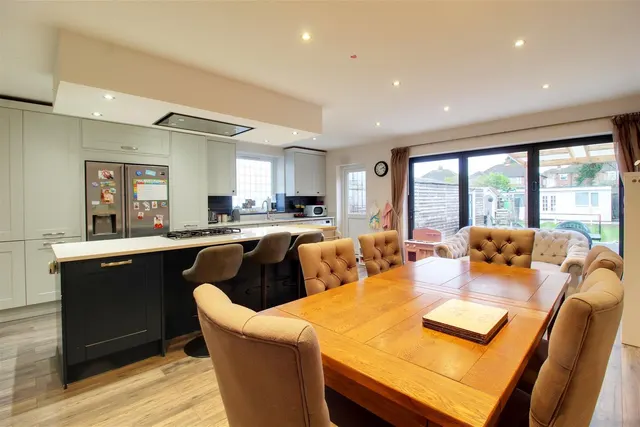 Photo 2 — Windmore Avenue, Potters Bar EN6 3BE