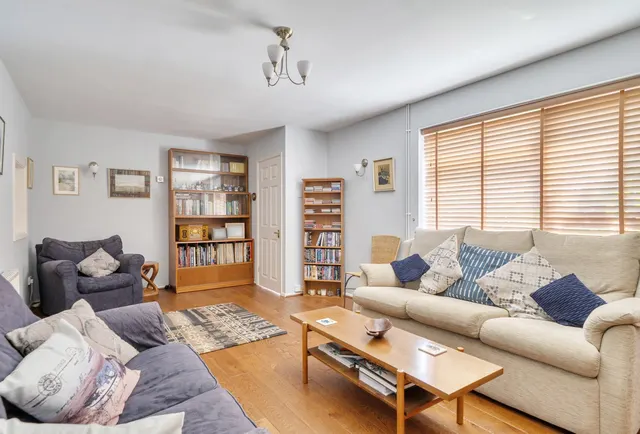 Photo 2 — Brendon Close, Gloucestershire, Oldland Common, BS30 8QE
