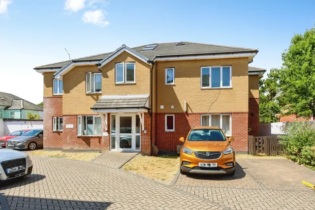 Avon Close, Bournemouth, BH8, photo 1