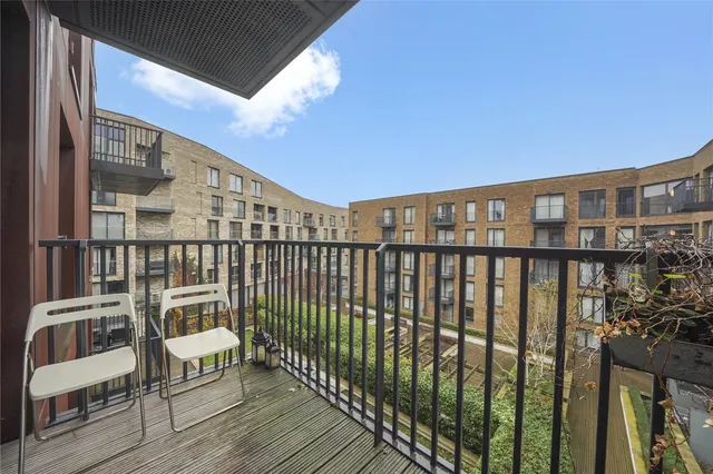 Photo 3 — Whiting Way, SE16