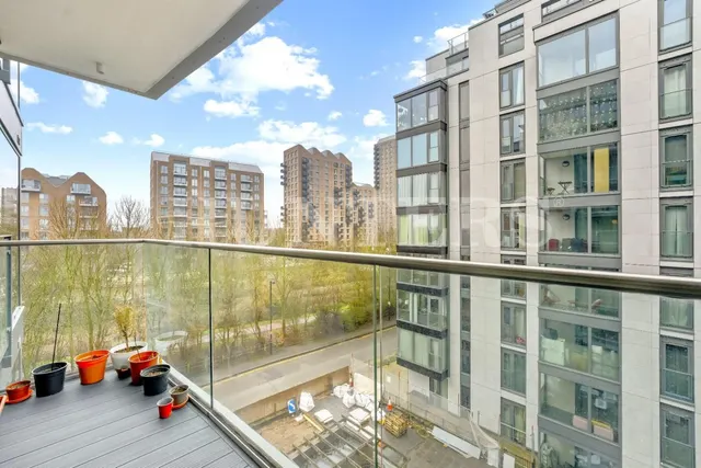 Waterside Way, N17, photo 2