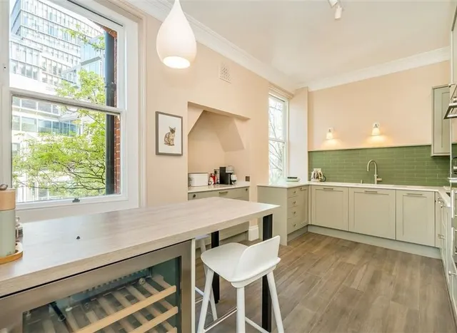 Photo 3 — Ashley Gardens, Westminster, SW1P