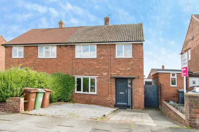 Arnside Crescent, Castleford, photo 1