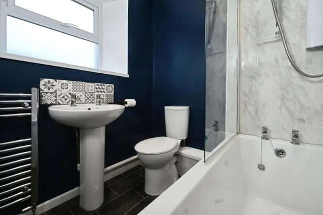 Highfield Ferndale, CF43, photo 3