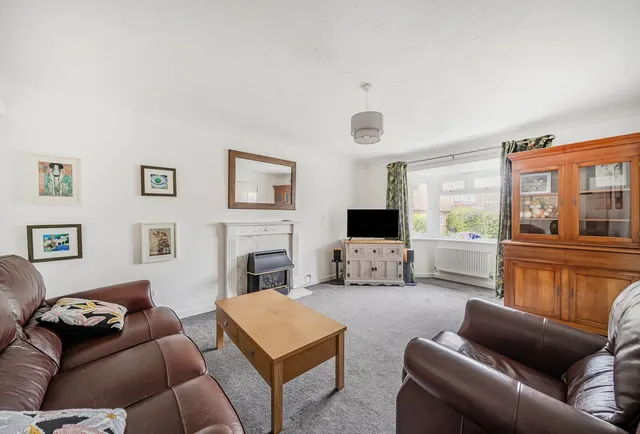 Photo 3 — Naishes Avenue, Somerset, Peasedown St. John, BA2 8TW