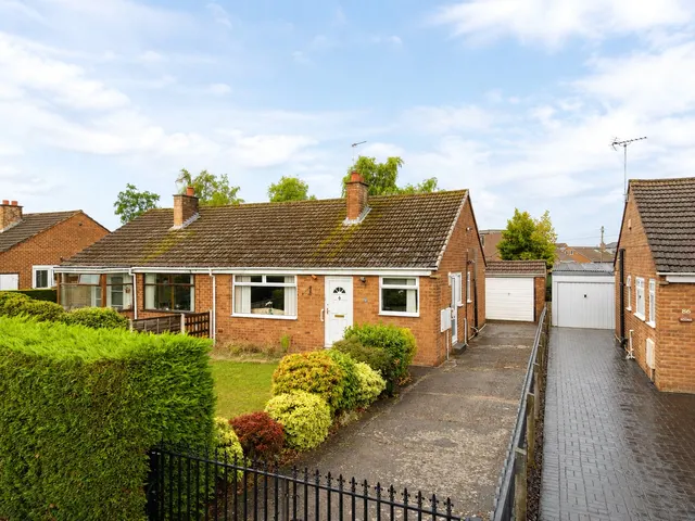 Ridgewood Drive, Pensby, CH61, photo 1
