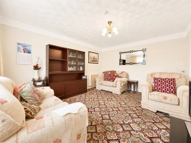 Ridgewood Drive, Pensby, CH61, photo 3