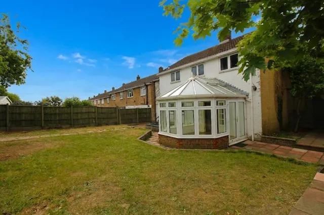 Broadwater Crescent, Stevenage, photo 1