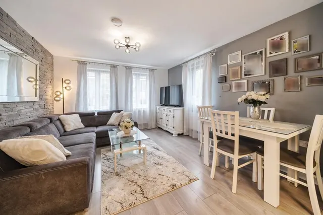 Gomer Road, Bagshot, GU19, photo 2