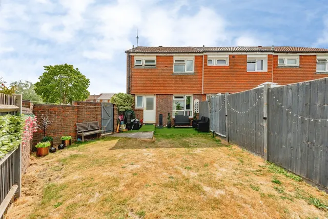 Beaumont Close, Ifield, RH11, photo 1