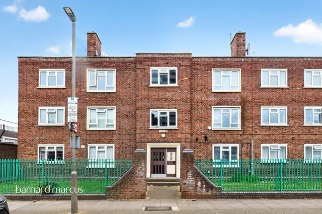 Hazelhurst Road, London, photo 1