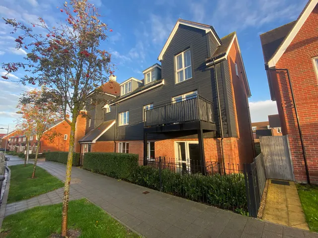 Arun Valley Way, Faygate, RH12, photo 1