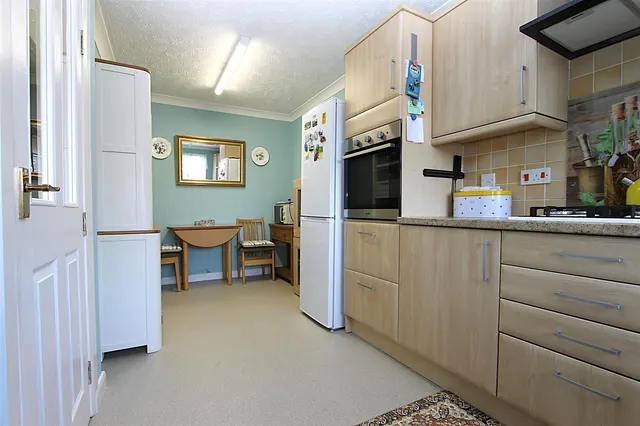 Photo 3 — Skylark Way, Kidderminster