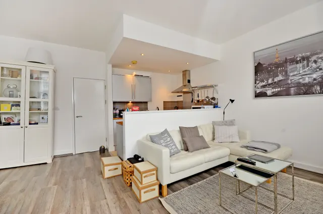 Photo 3 — Flat 3, 17 Finborough Road, London