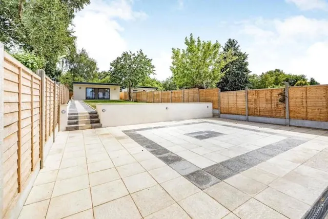 Hampermill Lane, Watford, WD19, photo 2