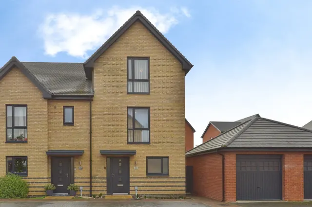 White Grove, Glebe Farm, MK17, photo 1
