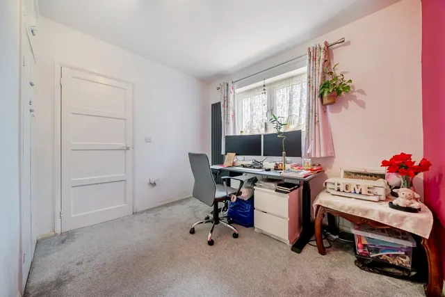 Photo 3 — Cotmandene Crescent, BR5