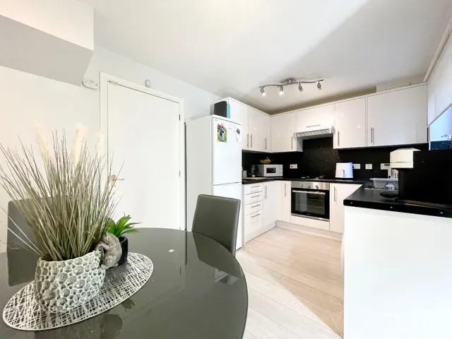 Photo 3 — Lloyd Close, Cheltenham, GL51