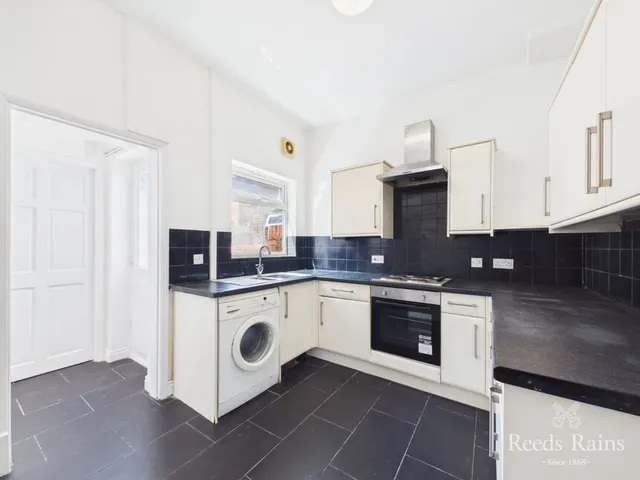 Photo 2 — Sunny Grove, Sharp Street, East Yorkshire, HU5