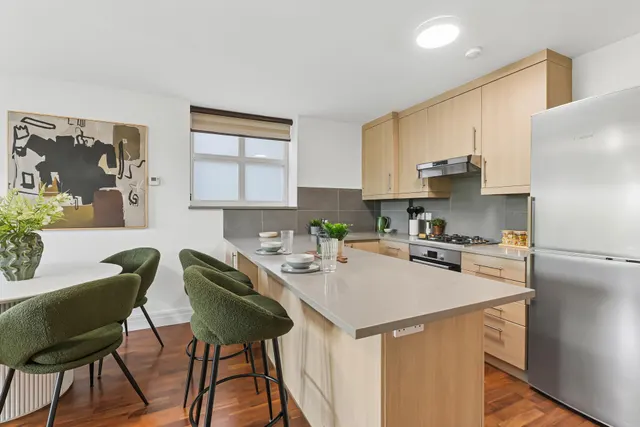 North Road, TW8, photo 3