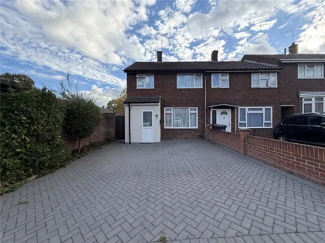 Bartelotts Road, Slough, SL2, photo 1