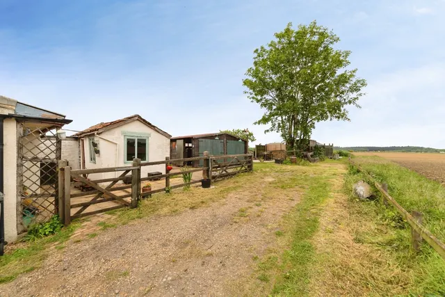 Photo 3 — Vinegar Hill, Hatch, Sandy, Bedfordshire, SG19