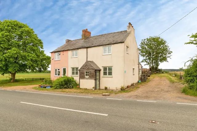 Photo 2 — Vinegar Hill, Hatch, Sandy, Bedfordshire, SG19