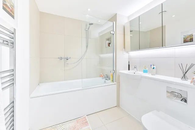 Photo 3 — 2 Marshal Apartments, 10 Wyndham Road, London