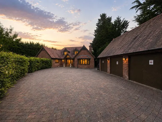 Matchams Lane, Hurn, BH23, photo 1