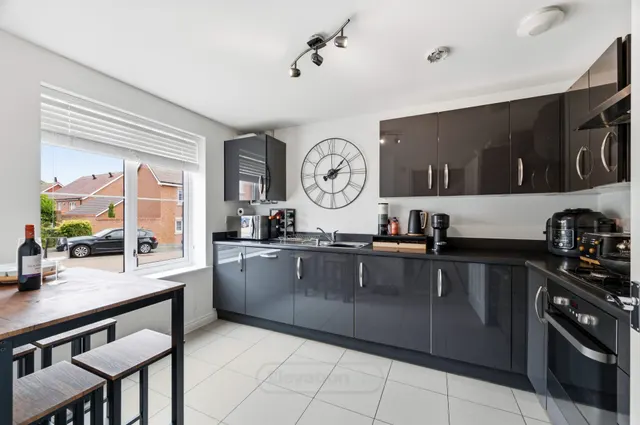 Photo 2 — Greylag Gardens, Shenley Brook End, Milton Keynes, Milton Keynes, MK5 7GX