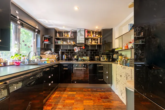 Photo 3 — 97 St Ervans Road, London