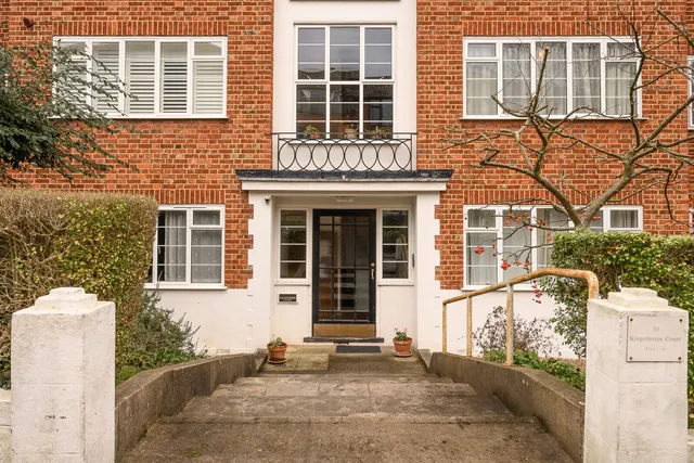 Raymond Road, London, SW19, photo 1