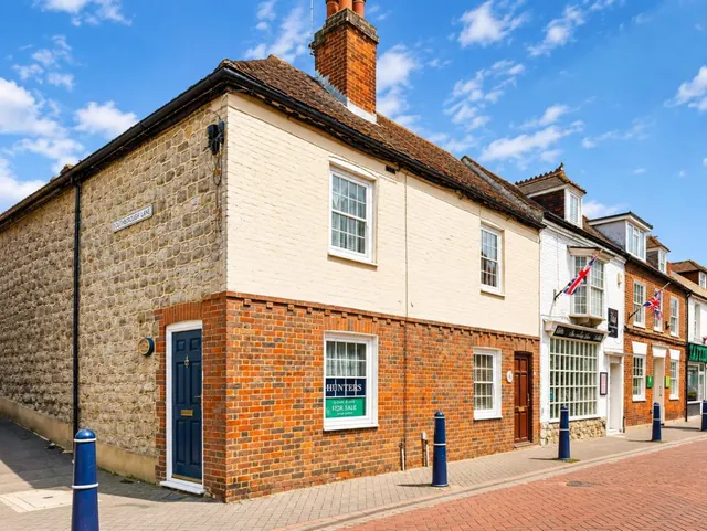 High Street, Hythe, photo 1