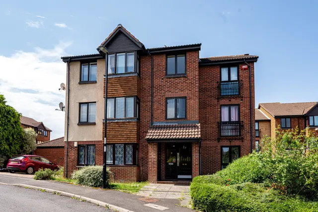58 Gables Close, London, photo 1