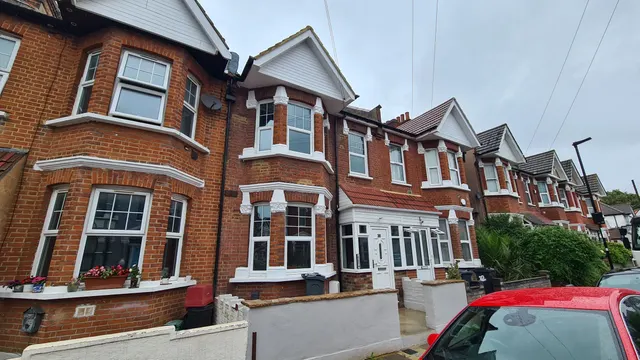 Avonwick Road, Hounslow, TW3, photo 1